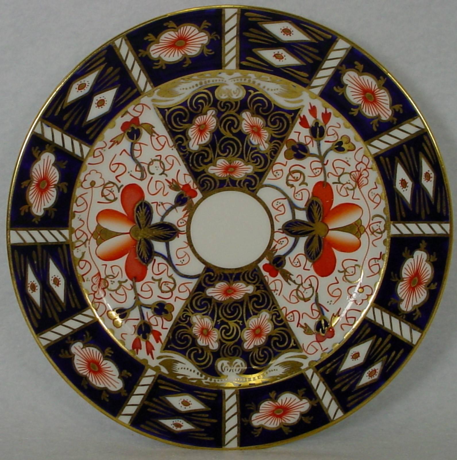ROYAL CROWN DERBY china TRADITIONAL IMARI 2451 patttern DESSERT PLATE 7-1/8"