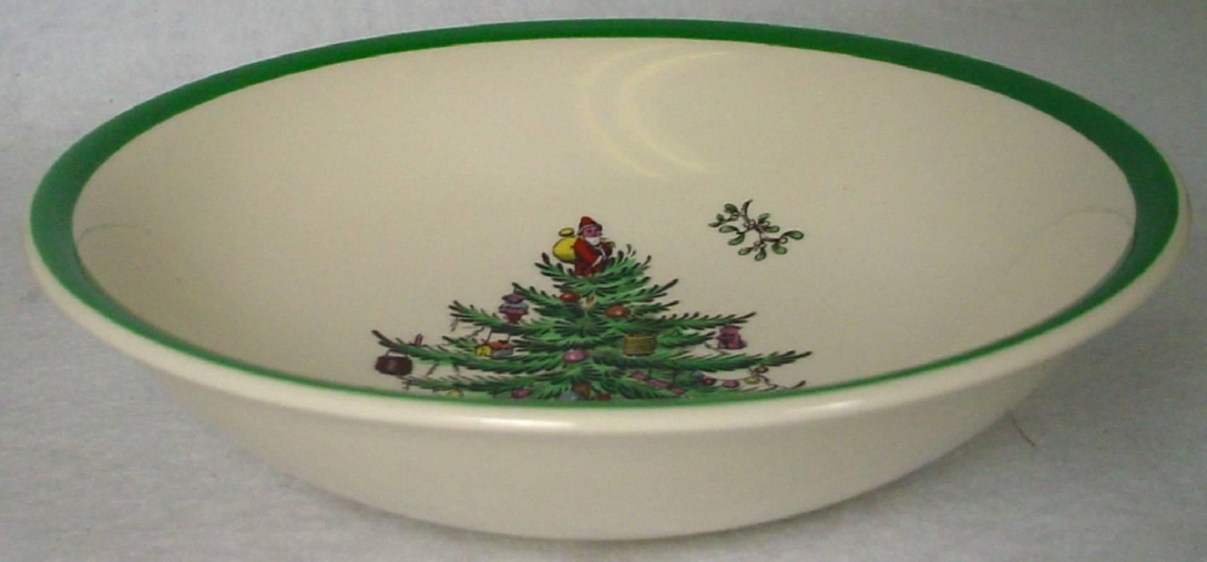 Spode Made in England Christmas Tree Green Fifty-Four-Piece Service for Nine In Excellent Condition In St. Petersburg, FL
