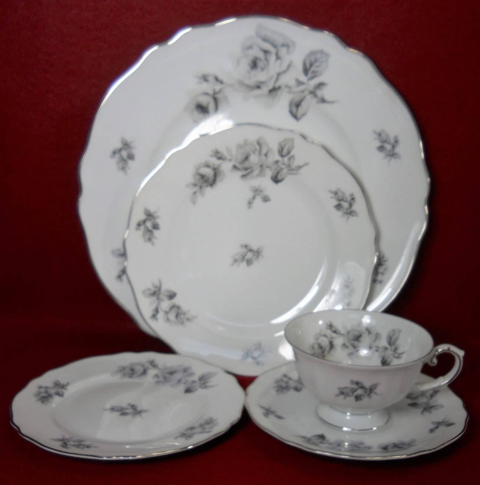 FRANCONIA Krautheim Germany GRIXELLA 48-piece SET SERVICE for Ten (10) +/- In Excellent Condition In St. Petersburg, FL