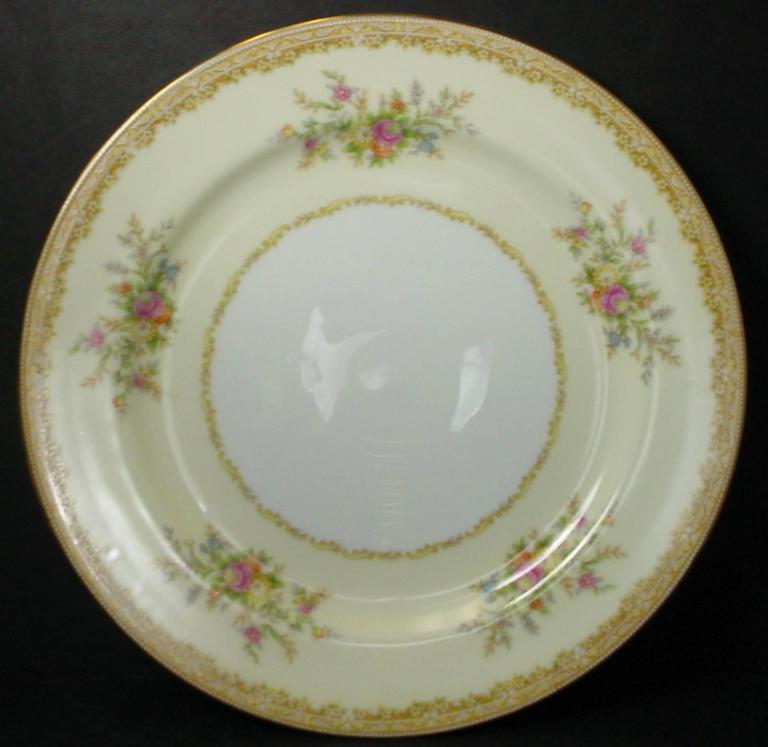 20th Century NORITAKE china LOIS 677 pattern 72-pc SET SERVICE for TWELVE (12) For Sale
