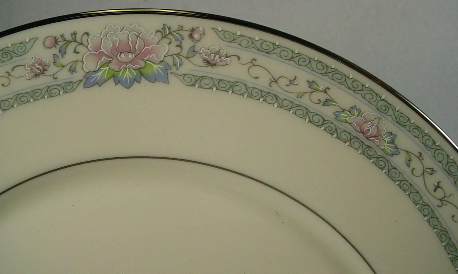 CHINA FINDERS

China, Crystal, Flatware and Collectible Matching Service is offering ONE (1) 

LENOX china CHARLESTON pattern 60-piece SET SERVICE for 12 

in great condition free from chips, cracks, break, stain, or discoloration and with