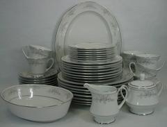 Vintage NORITAKE china SWEET LEILANI 3482 pattern 44-piece SET SERVICE for Eight (8)