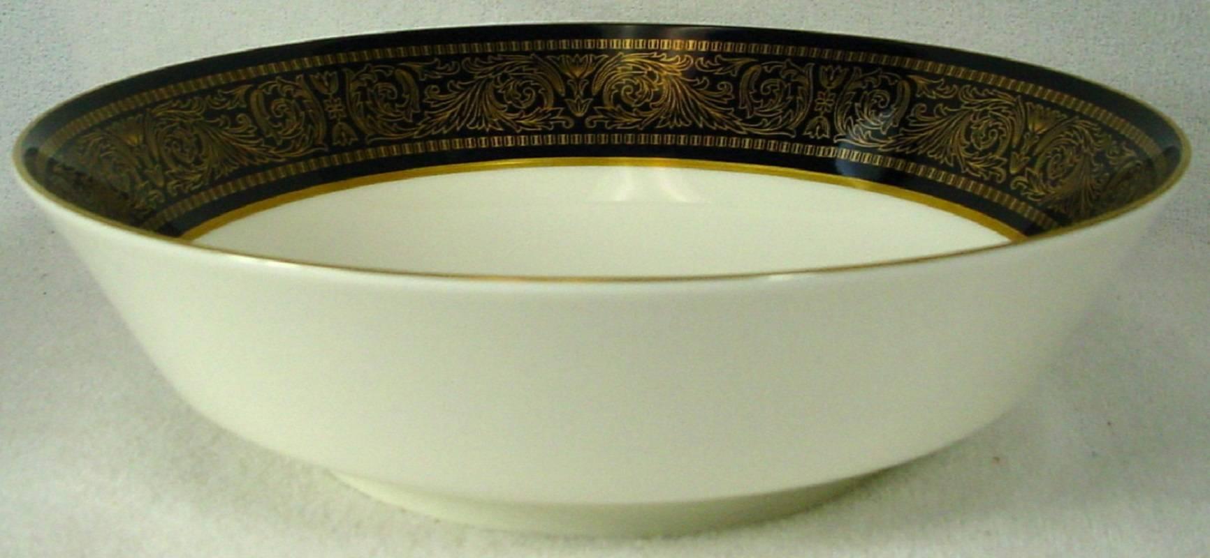 MIKASA china MOUNT HOLYOKE A1-114 pattern 91-piece SET SERVICE for 12 + serving In Excellent Condition In St. Petersburg, FL