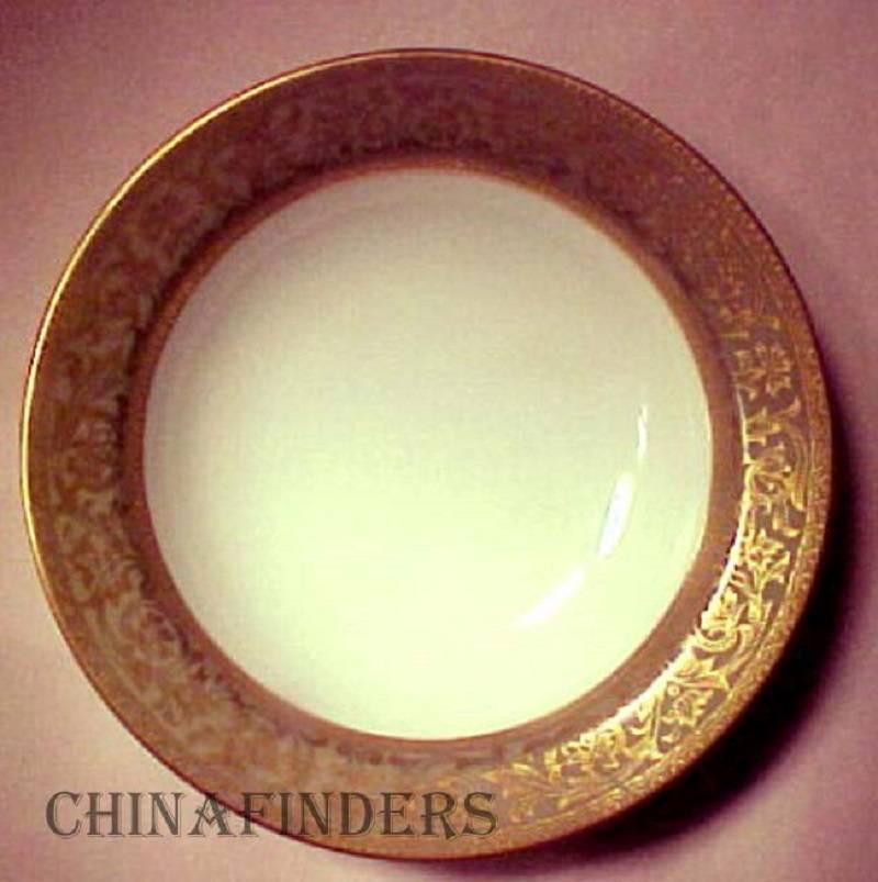 SANGO china VERSAILLES 3632 pattern 84-piece SET SERVICE for TWELVE In Excellent Condition For Sale In St. Petersburg, FL