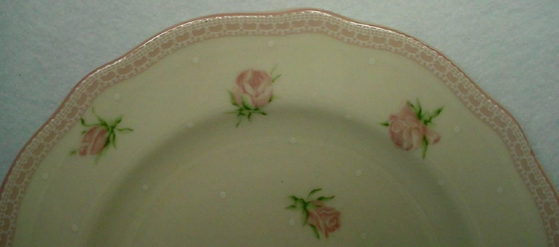 Indonesian Westbury Court China Stephanie Pts International 20-Piece Set Service for Four For Sale