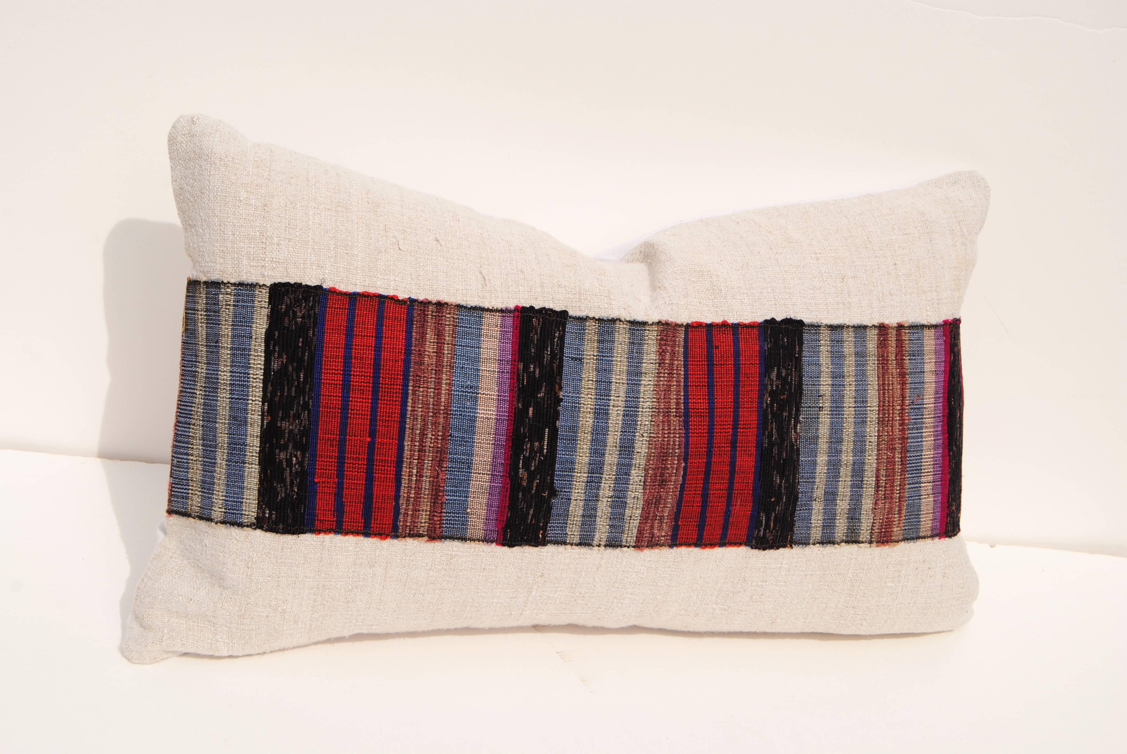 Vintage Japanese Hand Loomed Sakiori Obi Pillow In Excellent Condition For Sale In Glen Ellyn, IL