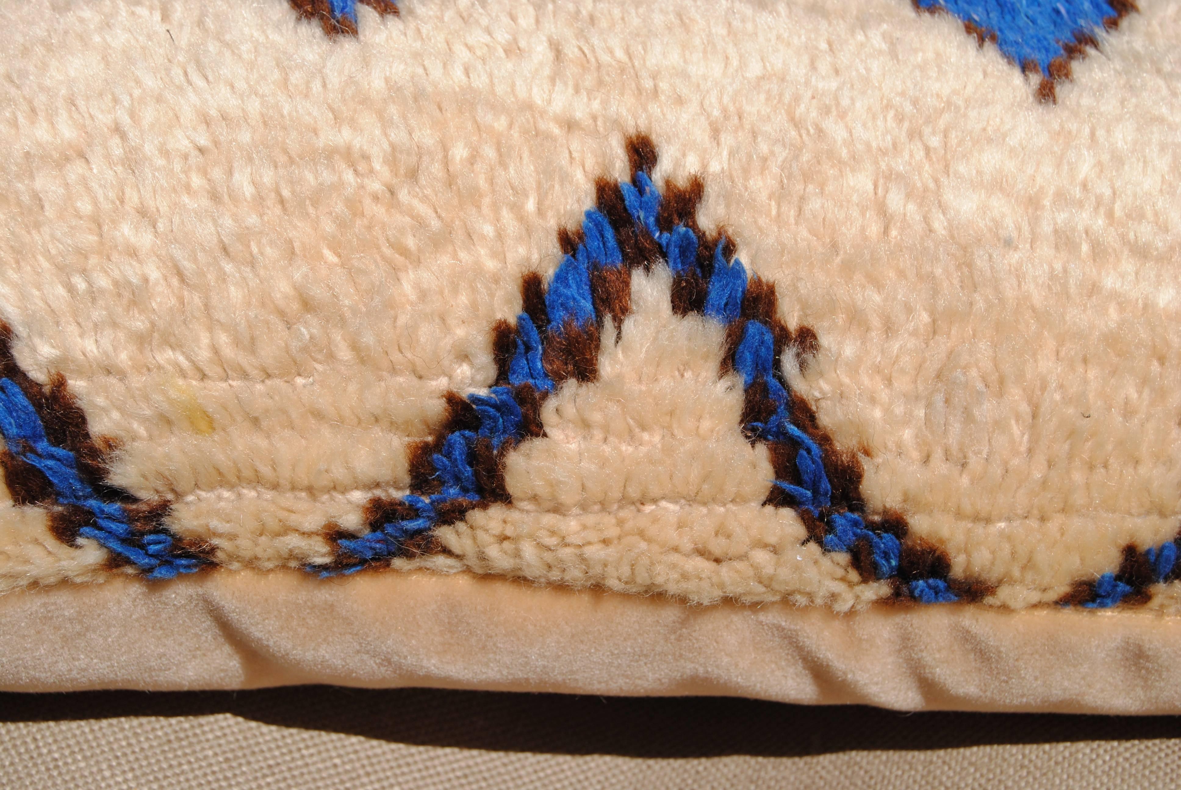 Moroccan Hand-Loomed Wool Azilal Pillow, Blue Diamonds In Excellent Condition In Glen Ellyn, IL