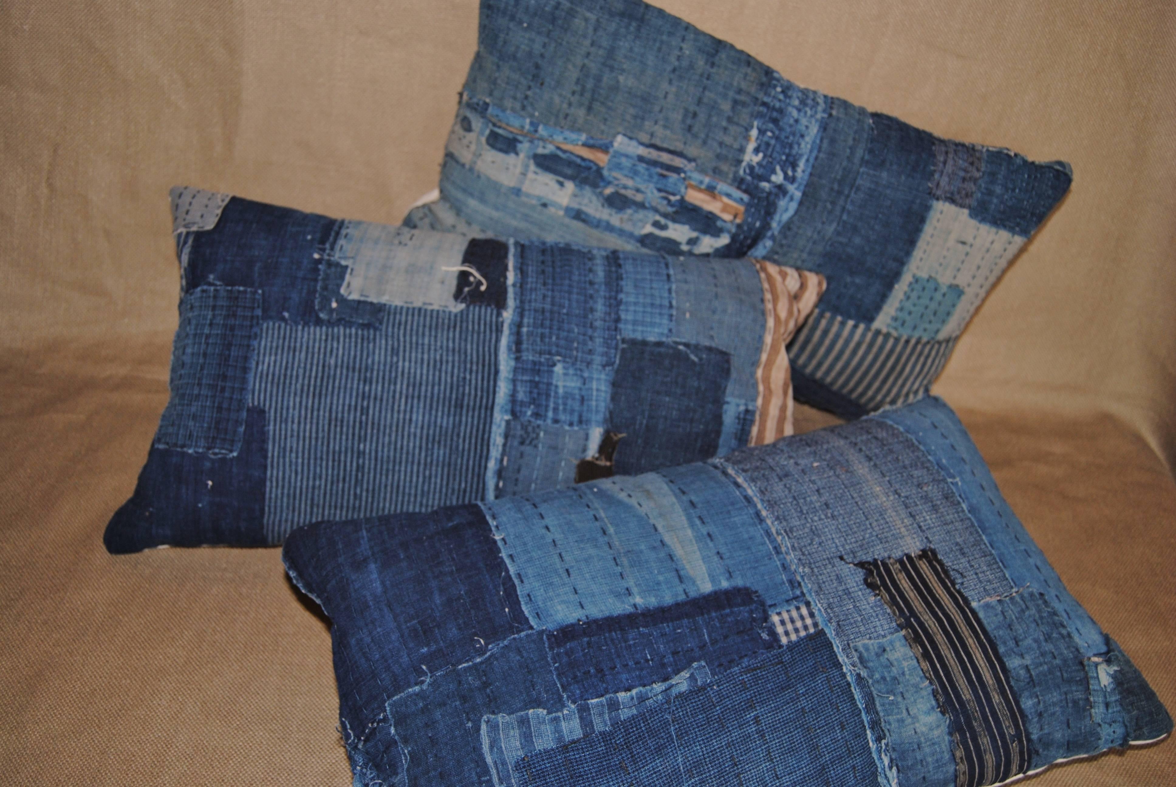 Japanese Antique Indigo Hand Loomed Cotton Boro Pillow with Sashiko Stitching For Sale 1