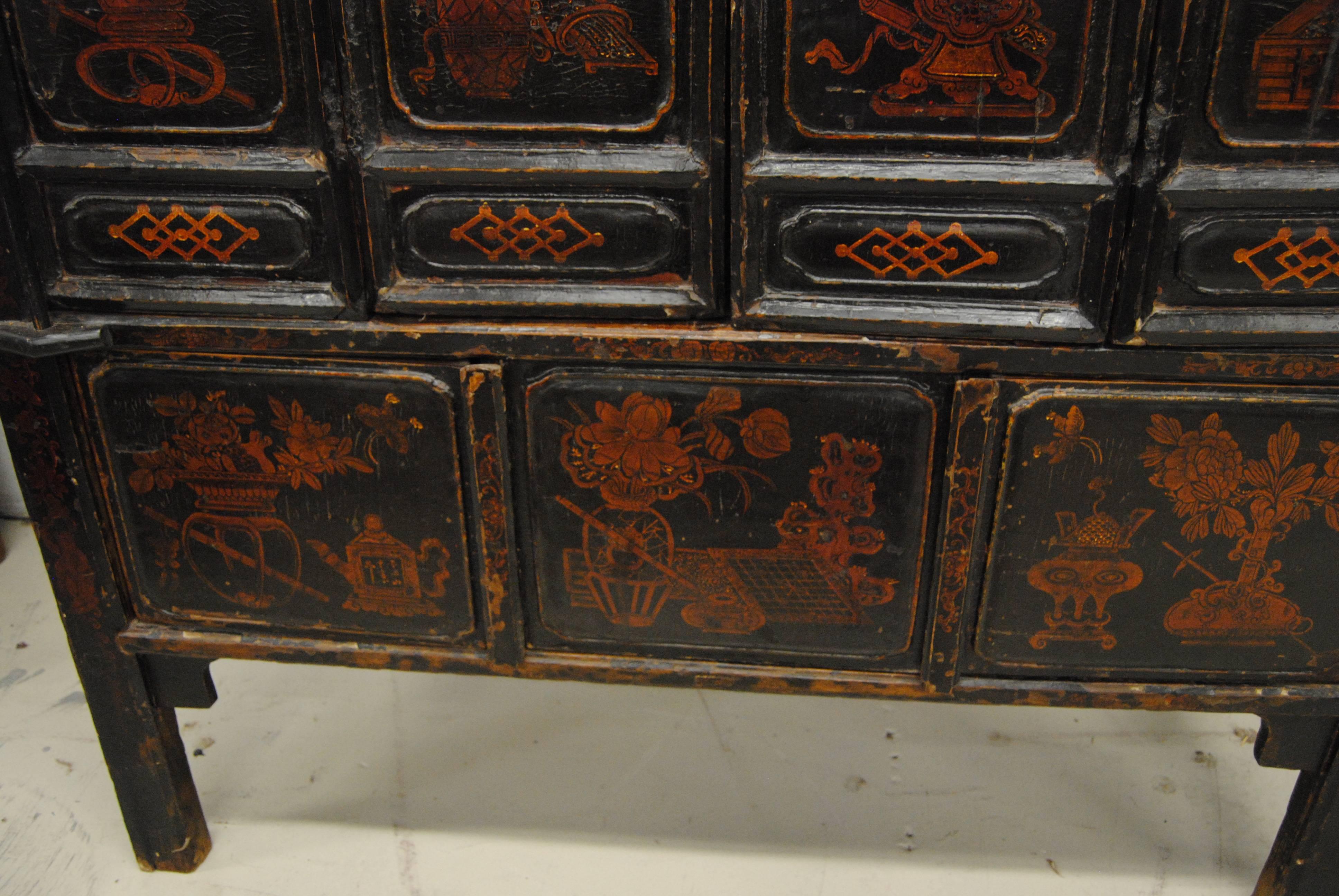 Antique Large Chinese Armoire with Original Lacquer, Shanxi Province, Early 1800 In Good Condition In Glen Ellyn, IL