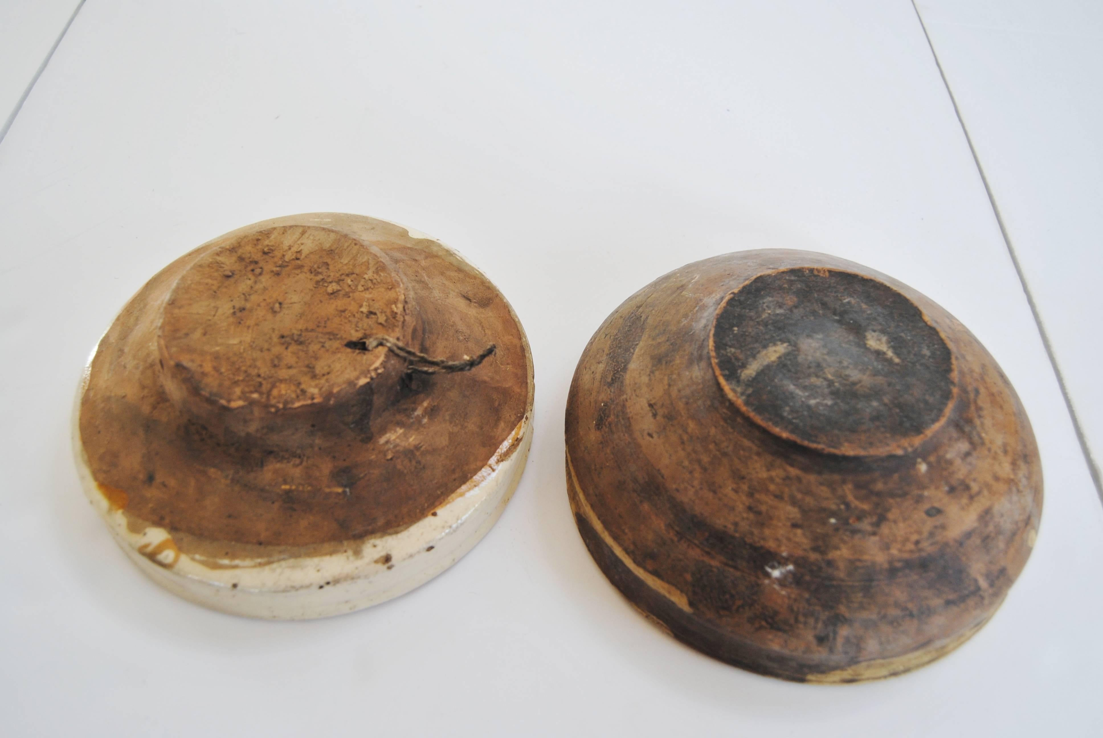 Pair of Slipware Pottery Bowls from Transylvania, Romania In Good Condition In Glen Ellyn, IL
