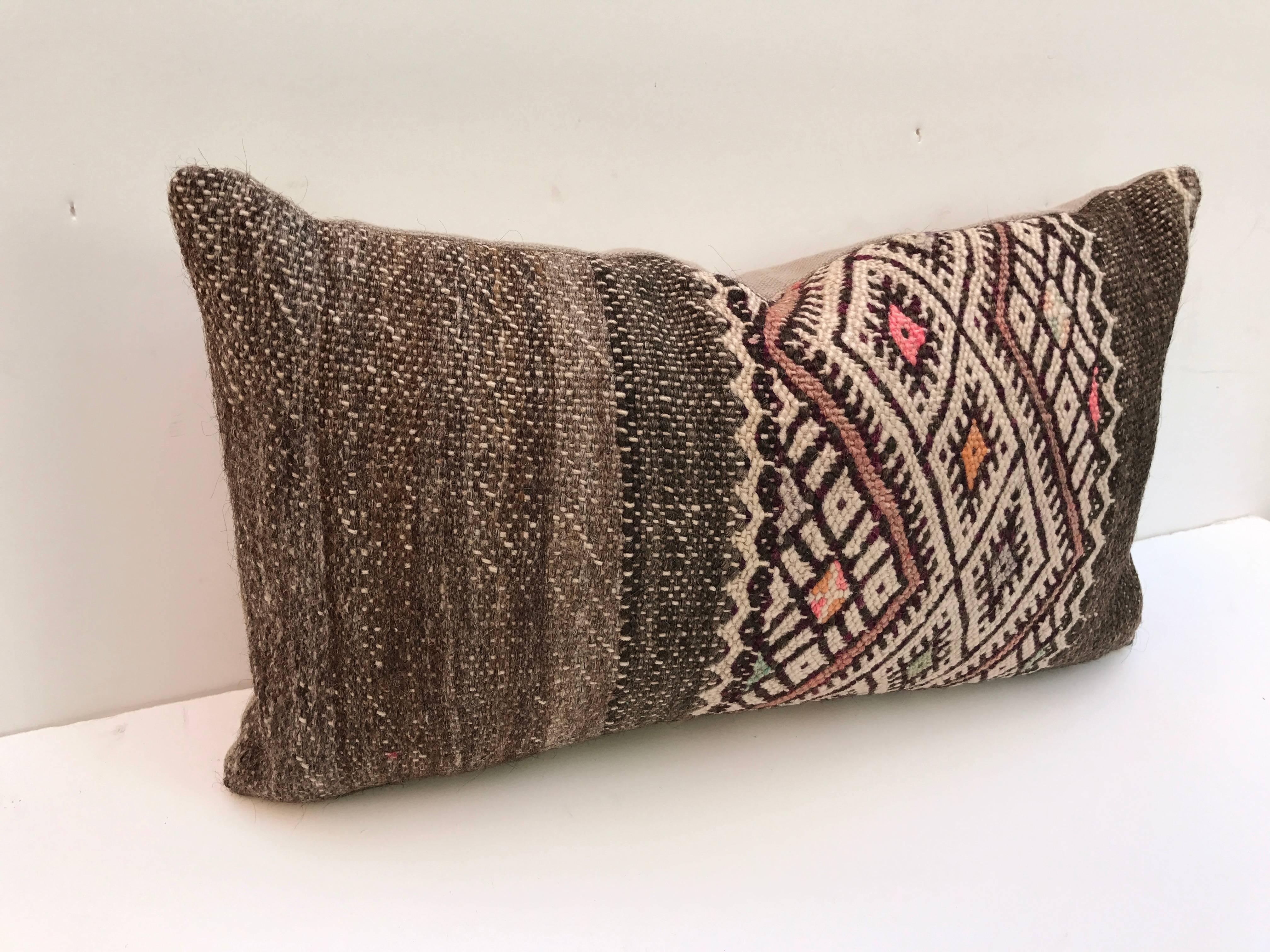 20th Century Pair of Moroccan Hand-Loomed Wool Pillows For Sale