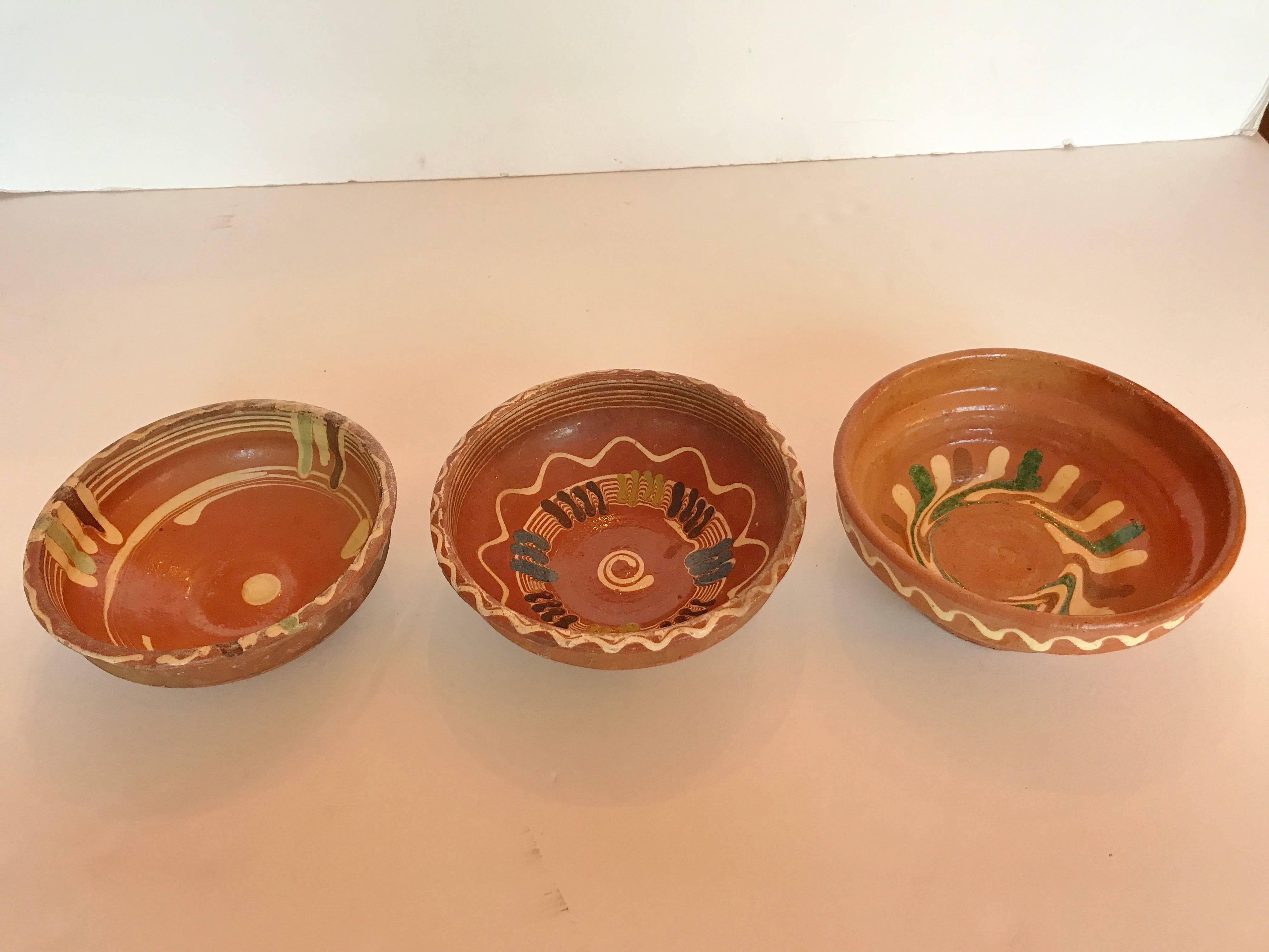 Set of Three Transylvania Vintage Handpainted Redware Pottery,  Folk Art Bowls In Good Condition For Sale In Glen Ellyn, IL