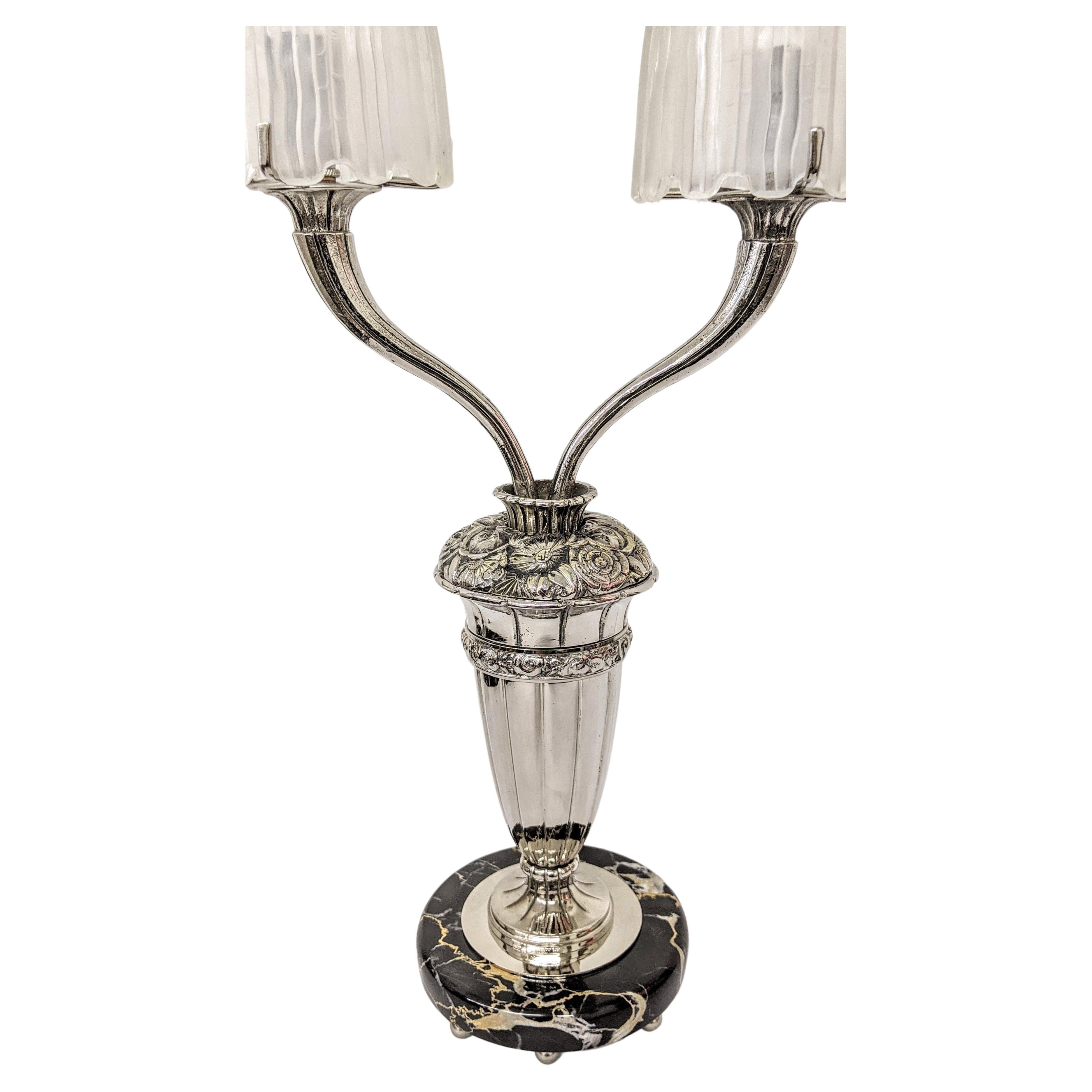 A French Art Deco table lamp was designed by the glass master 