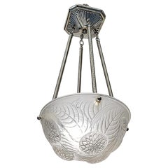 Lustre à pendentifs Art déco de René Lalique Modèle Dahlias (paire disponible)