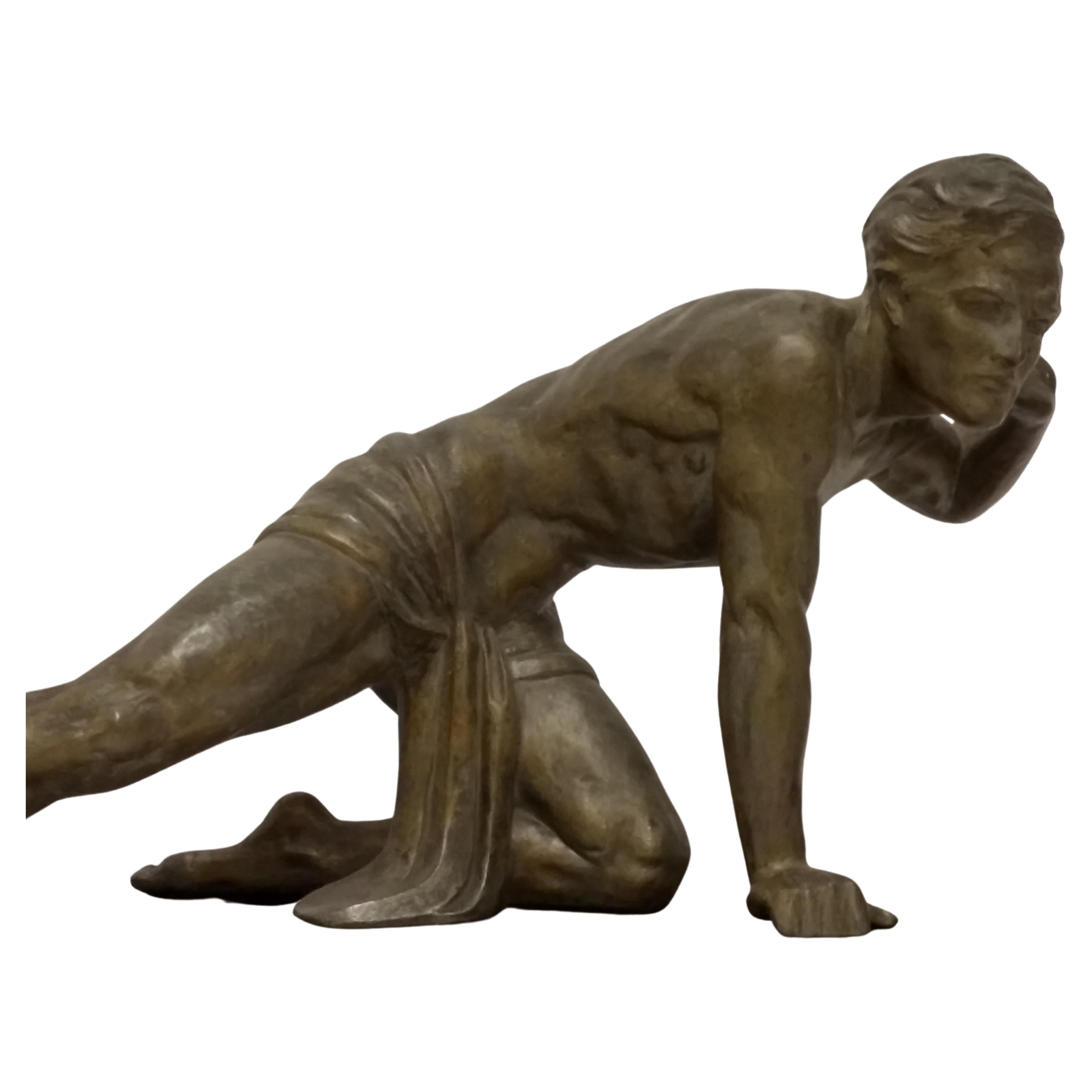 Moulage Sculpture de chasseur Art Déco française figurant dans une liste en vente