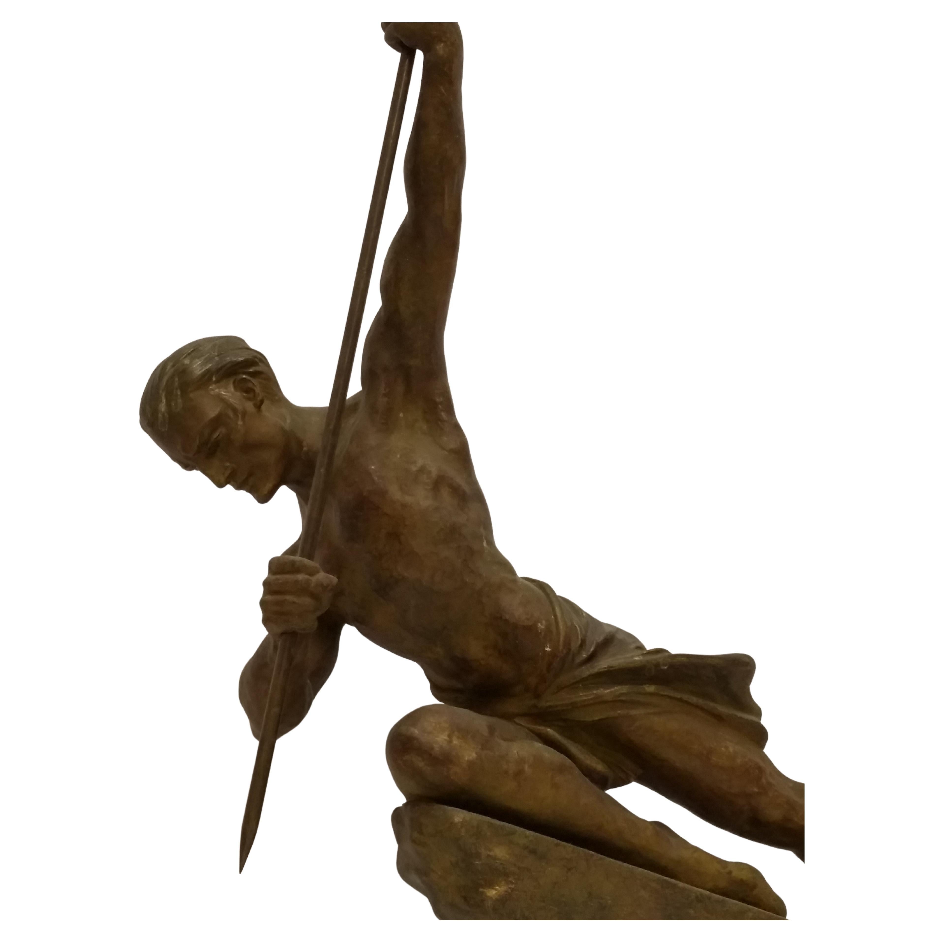Art déco Hunter with a spear Sculpture de R. Varnier - Art Déco français en vente