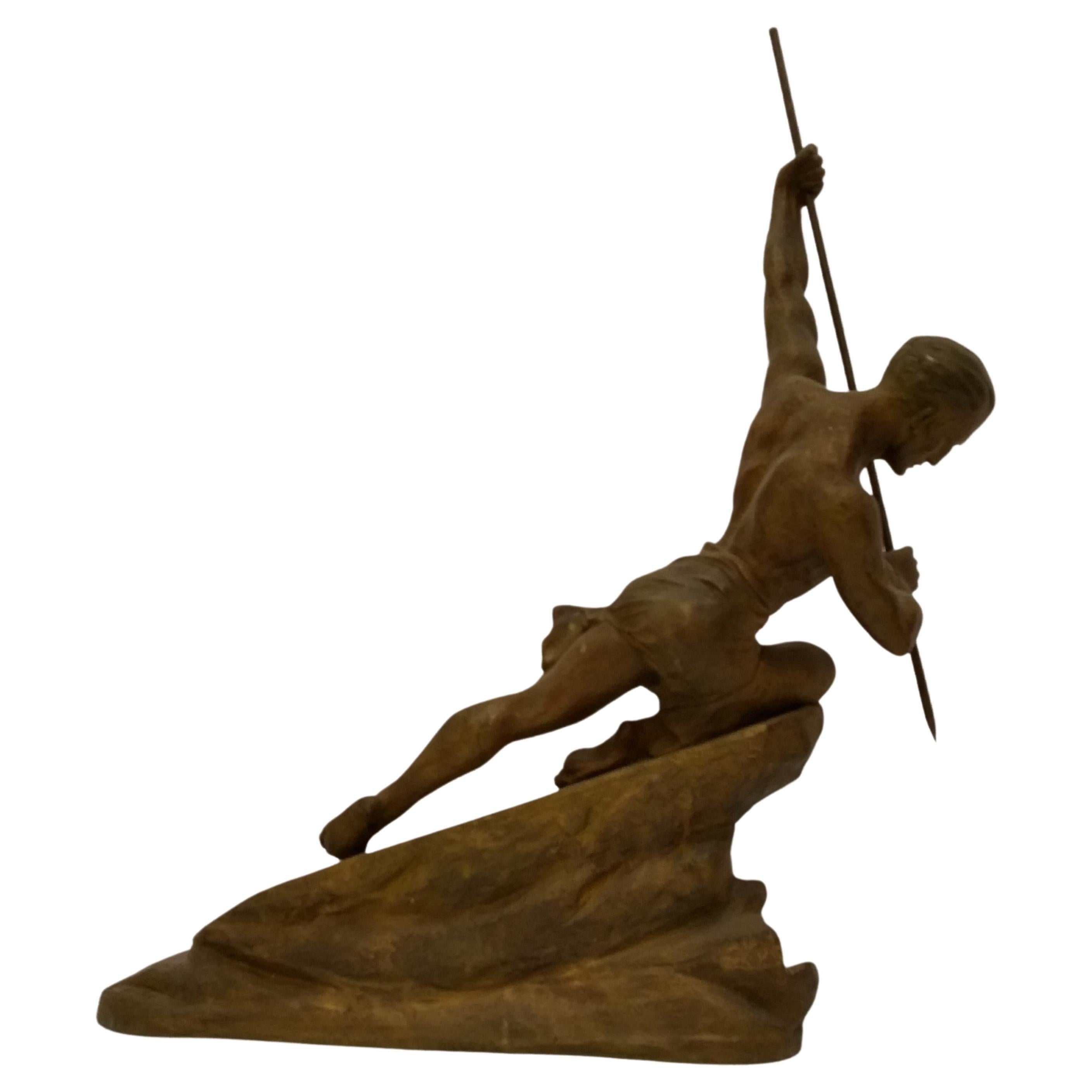 Français Hunter with a spear Sculpture de R. Varnier - Art Déco français en vente