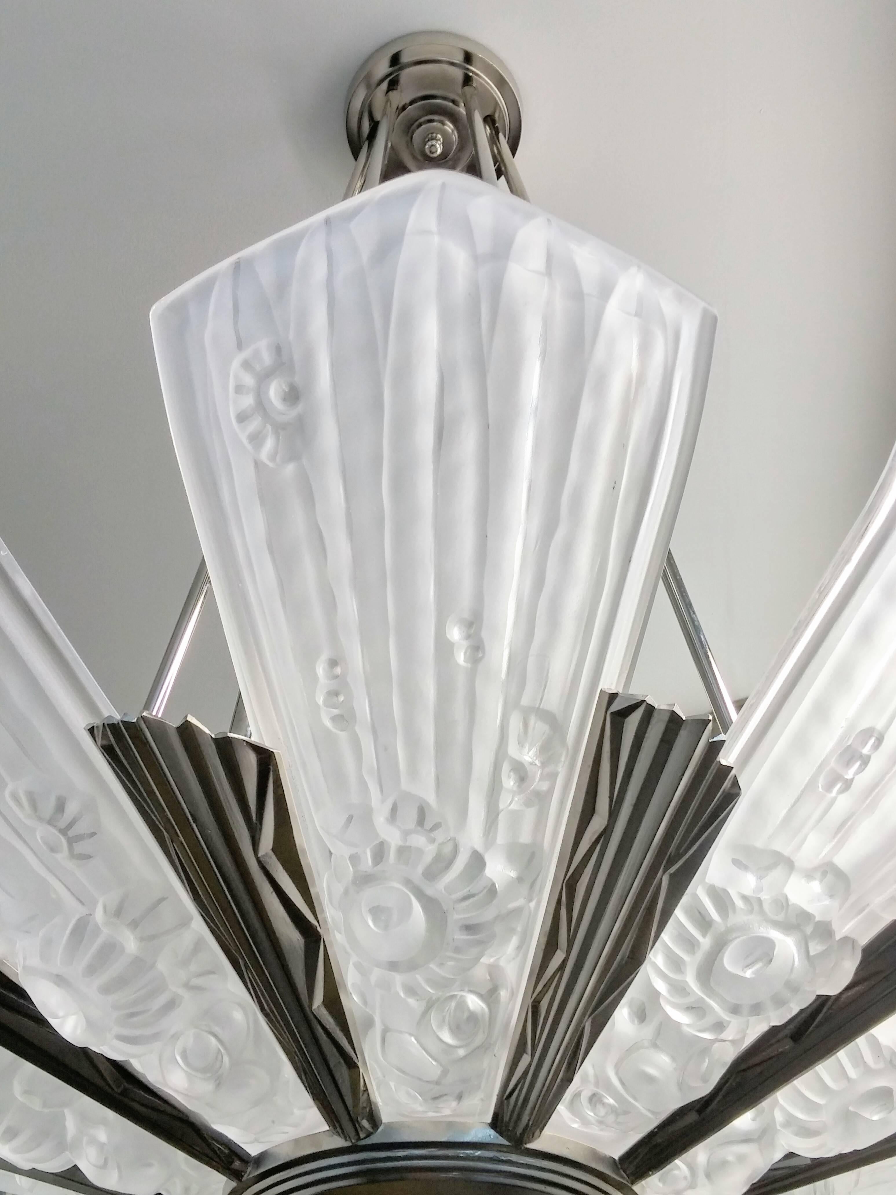 Placcato Lampadario Art Deco francese di Gênet et Michon in vendita