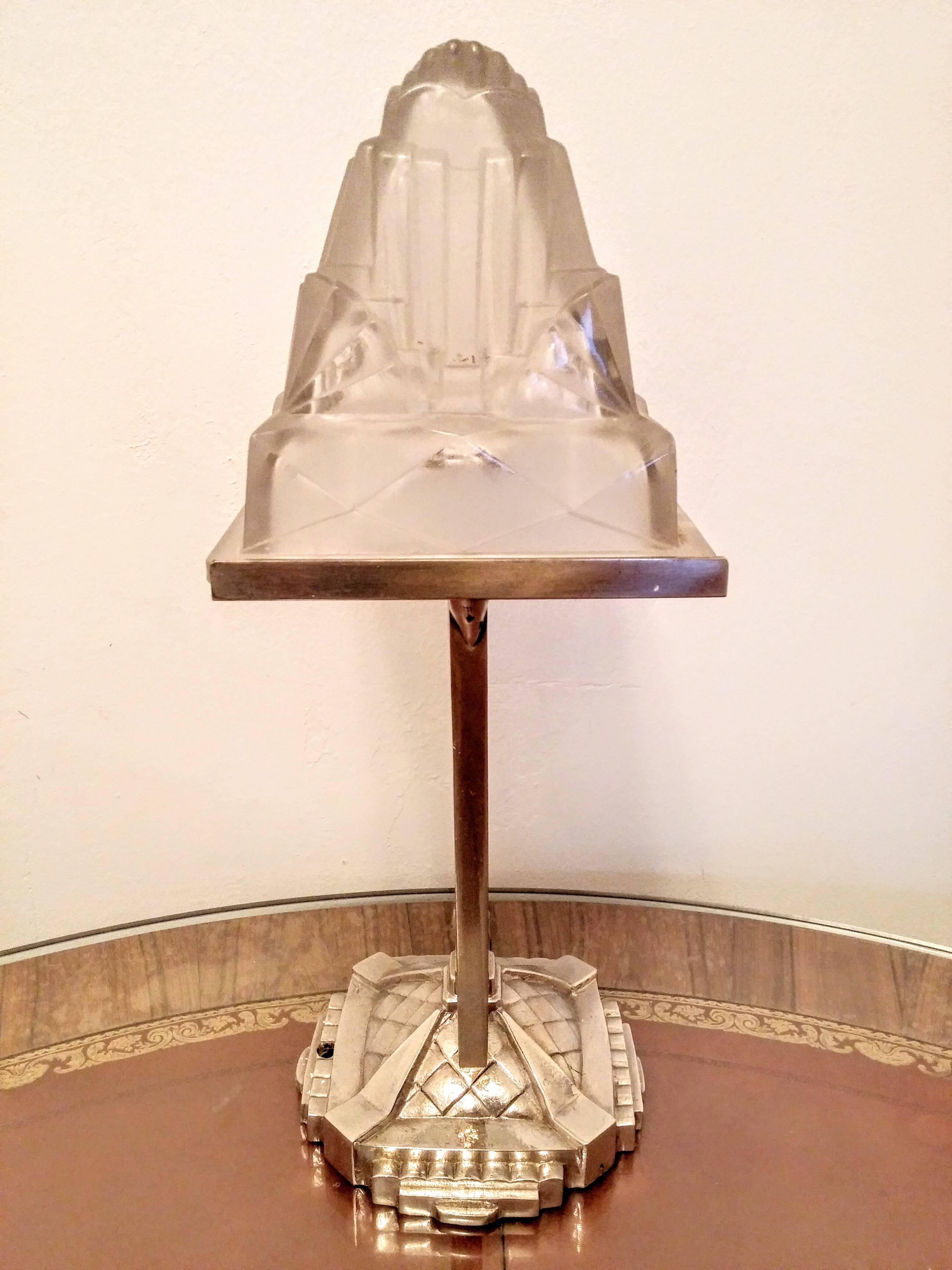 French Art Deco Bronze Table Lamp by Hanots In Excellent Condition In Long Island City, NY