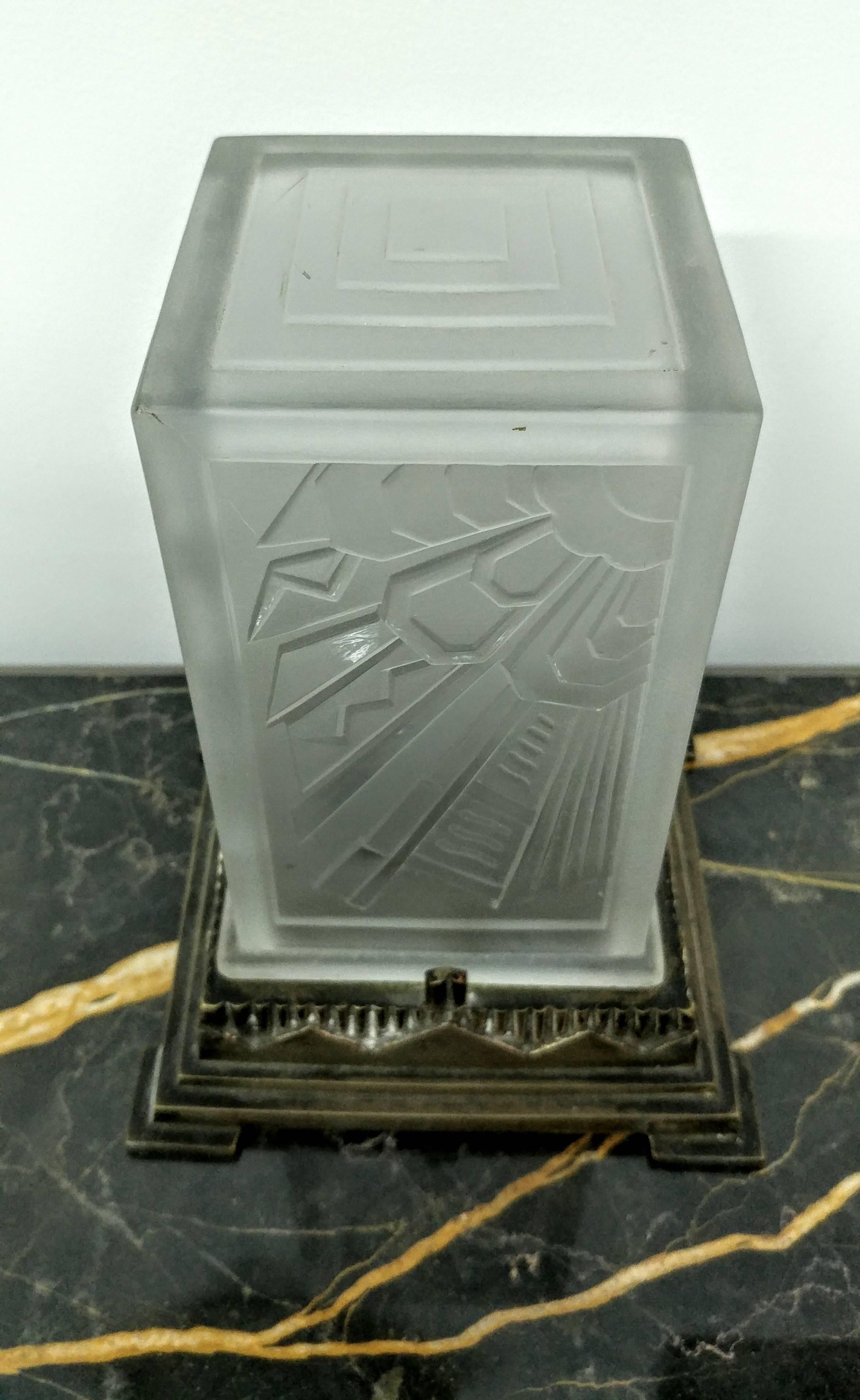Francese Lampada da tavolo Art Deco francese di Sabino in vendita