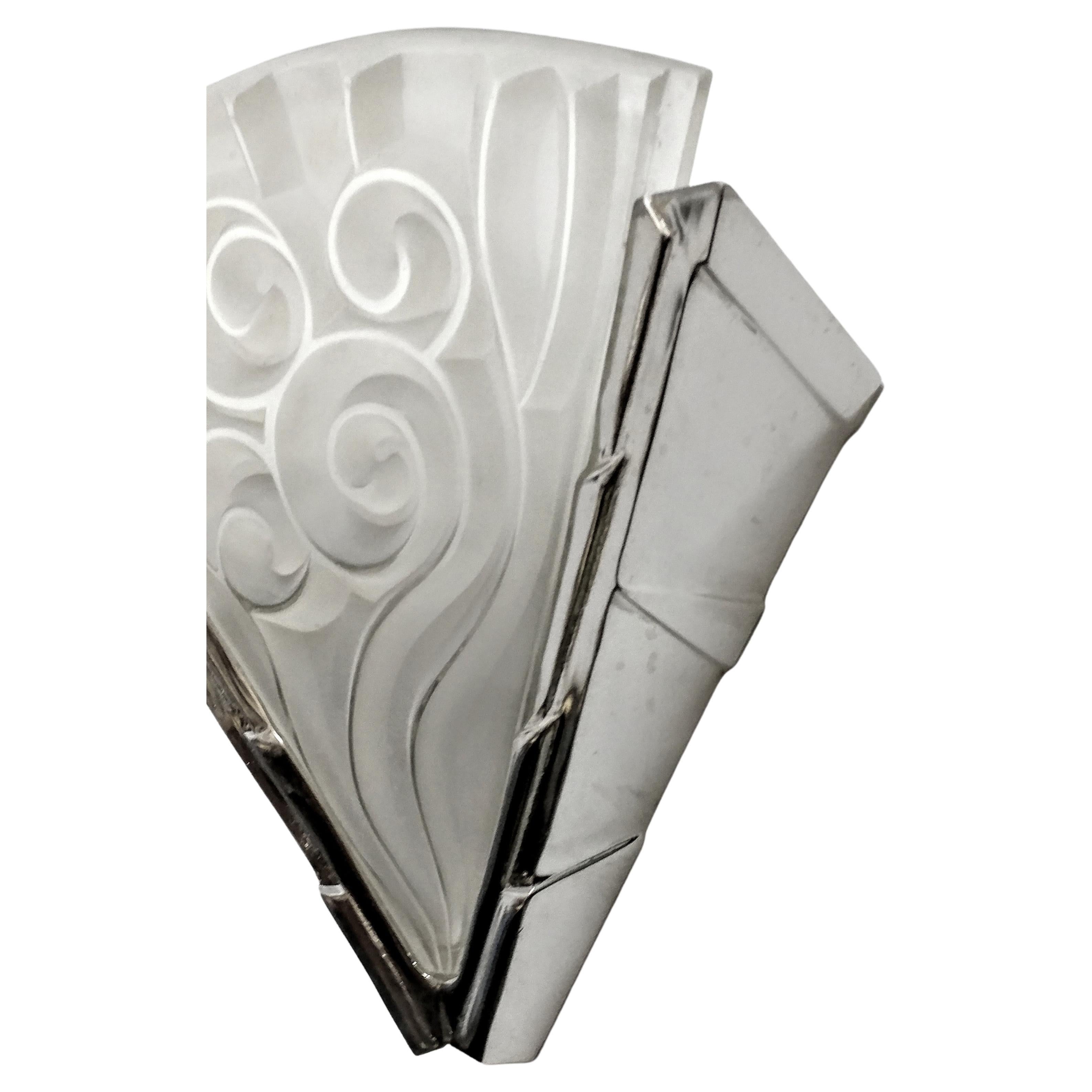 Paar französische Art-Déco-Wandleuchter von Degue (Art déco) im Angebot