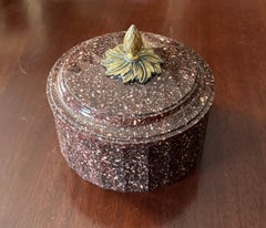 Vaschetta per il burro in porfido svedese con montatura in ormù, inizio XIX secolo