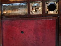 Bonheur Du Jour de madera de rey Luis XVI montado en latón, finales del siglo XVIII