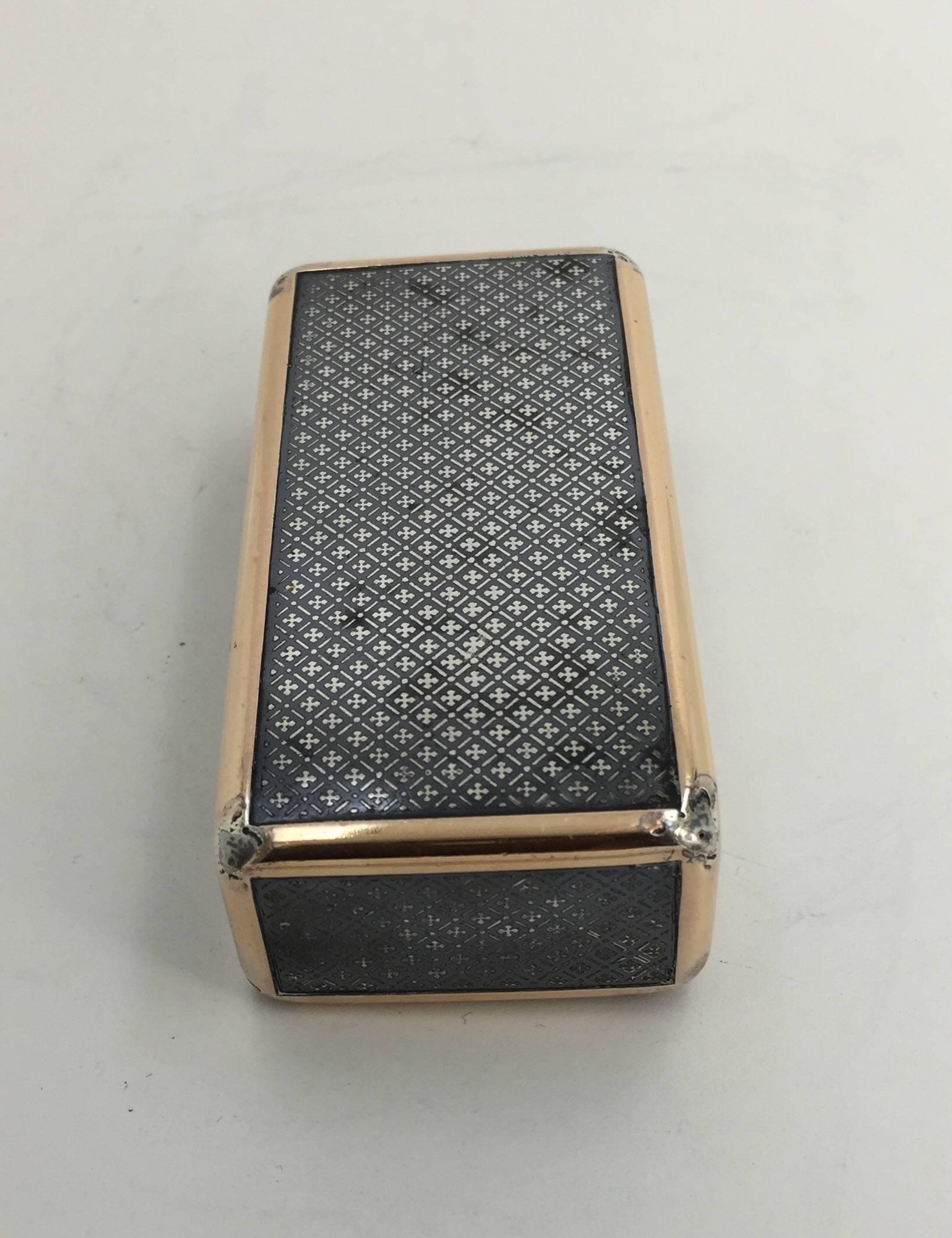 Continental Niello and Silver Gilt Snuff Box, Early 19th Century In Fair Condition For Sale In Spencertown, NY