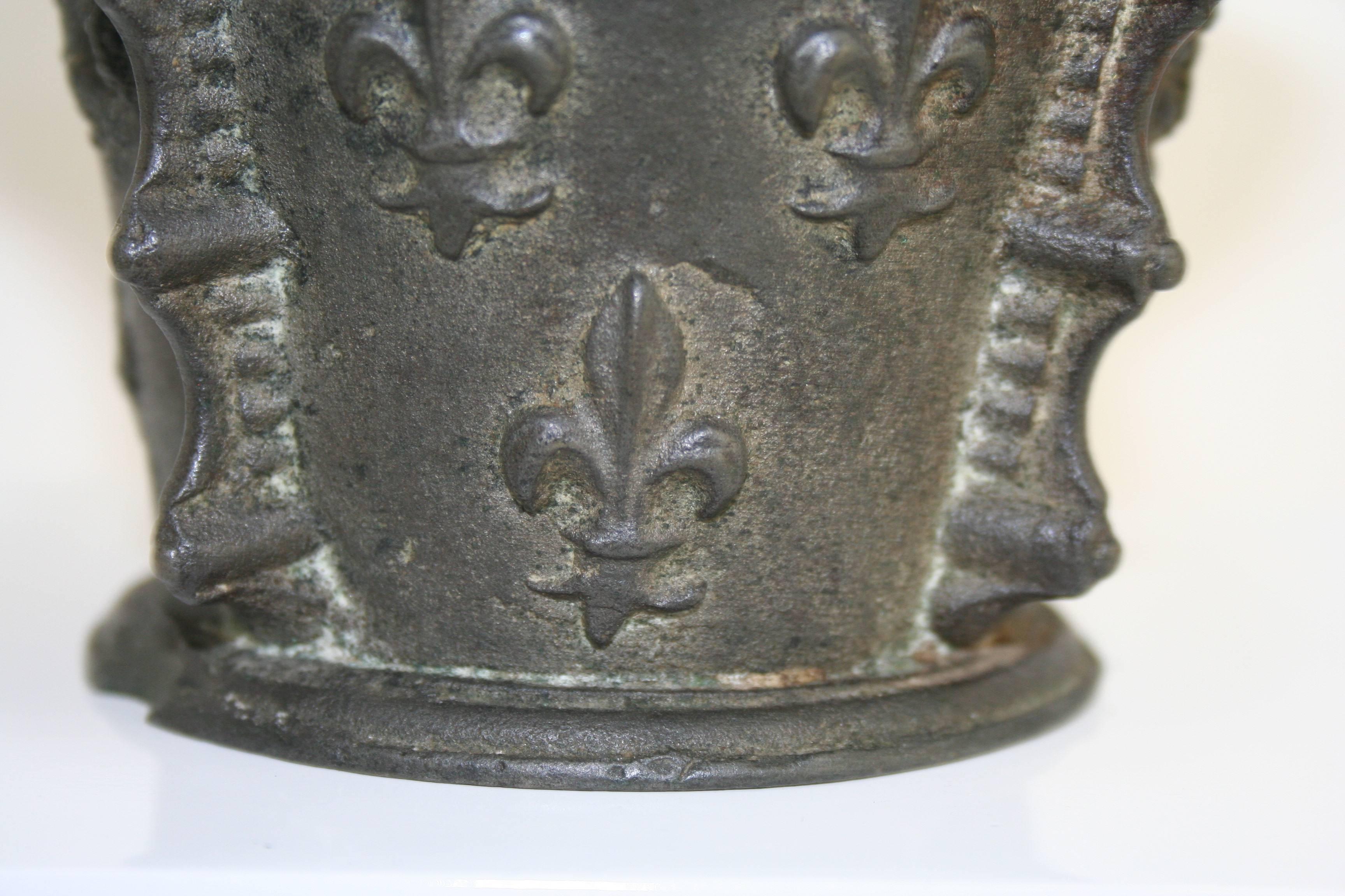 Mortier en bronze français, début du 17e siècle Excellent état - En vente à Spencertown, NY