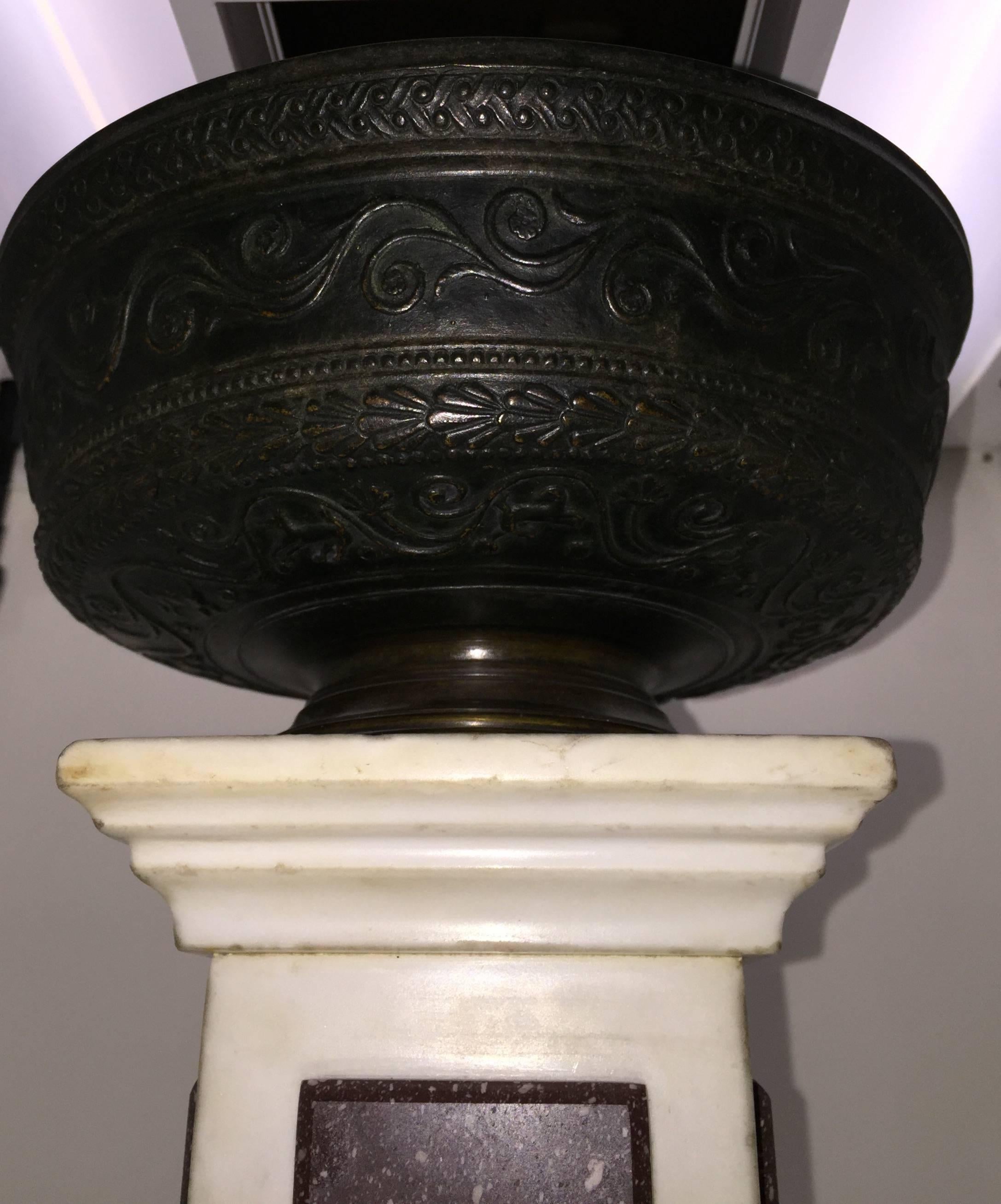 Bol en bronze néoclassique italien, probablement de Ferrare, 19ème siècle Bon état - En vente à Spencertown, NY