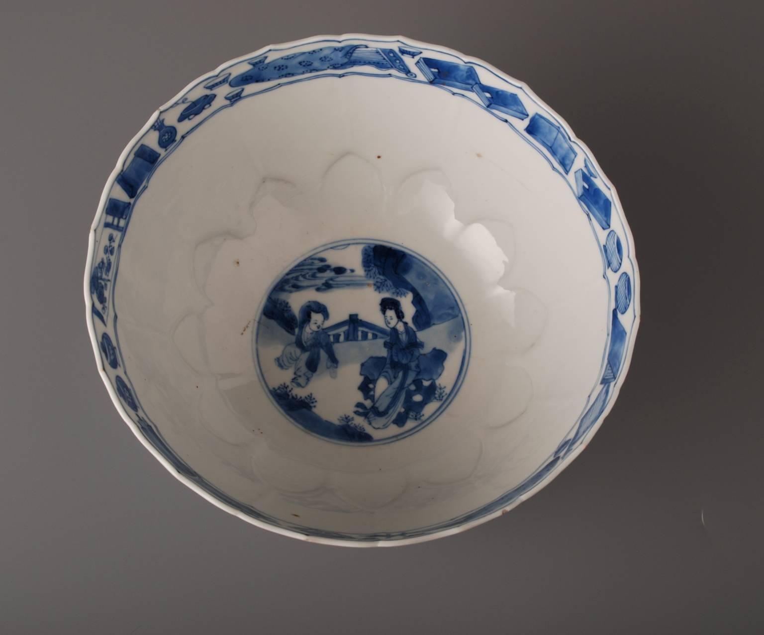 Blue and White Chinese Porcelain Bowl In Good Condition For Sale In 's-Hertogenbosch, NL