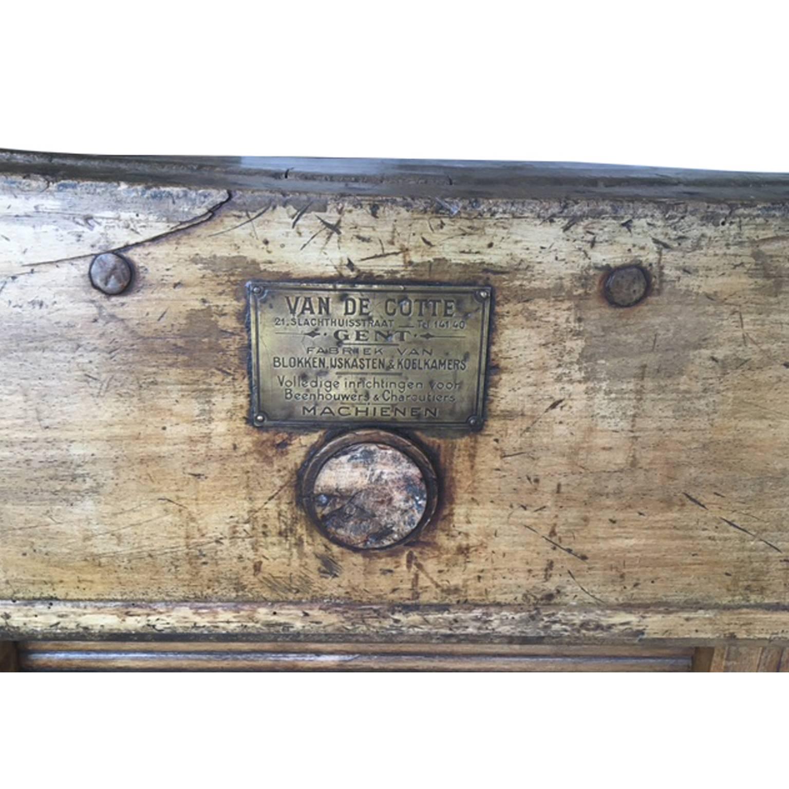 Butcher block with drawer in good condition from Gent, Belgium with original plaquet. Walnut, Oakwood reinforced metal corners.