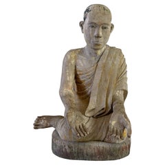 Monje arrodillado asiático del siglo XVIII en Anjali Mudra - Escultura antigua de madera de teca