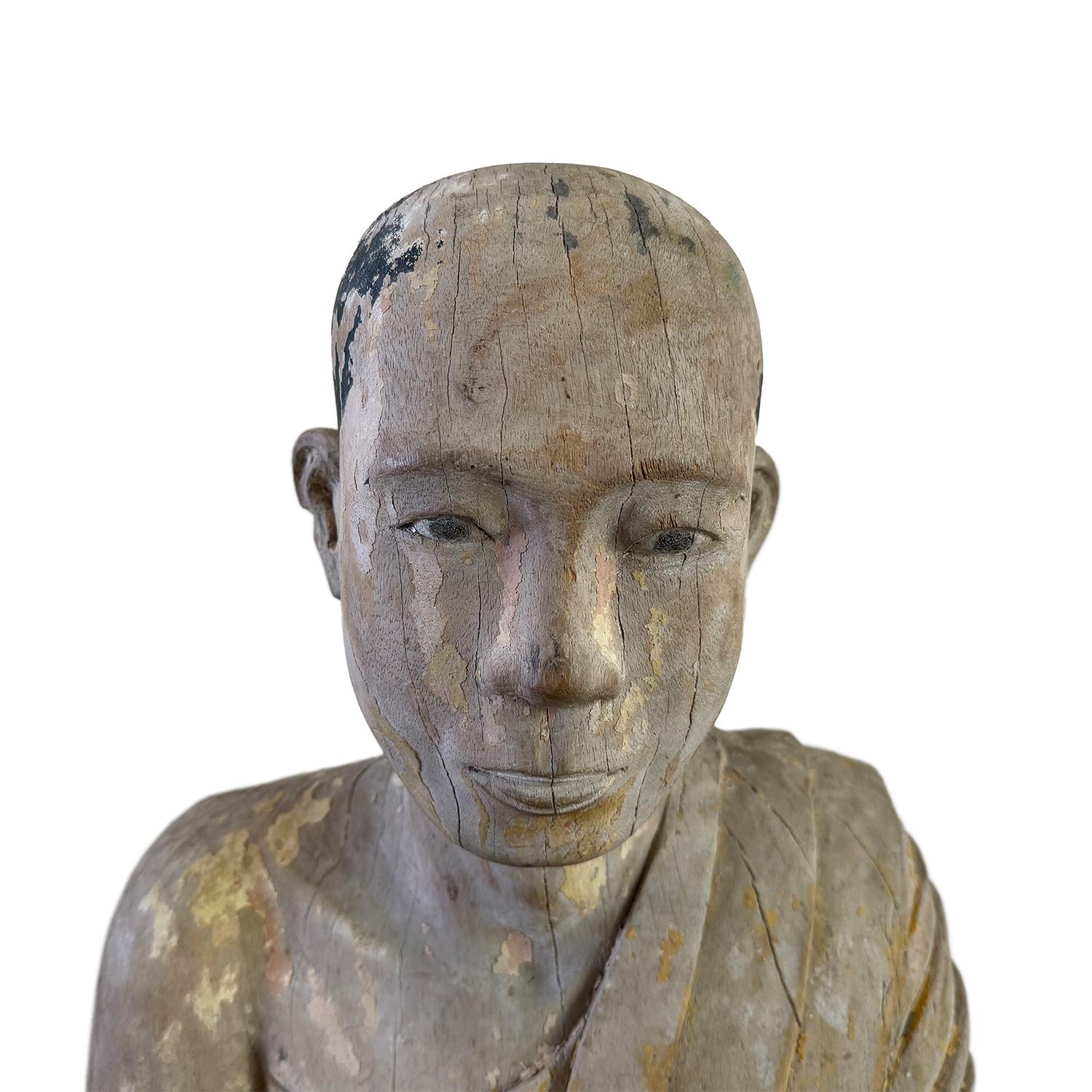 Teck Moine asiatique agenouillé du XVIIIe siècle en Anjali Mudra - Sculpture ancienne en bois de teck en vente