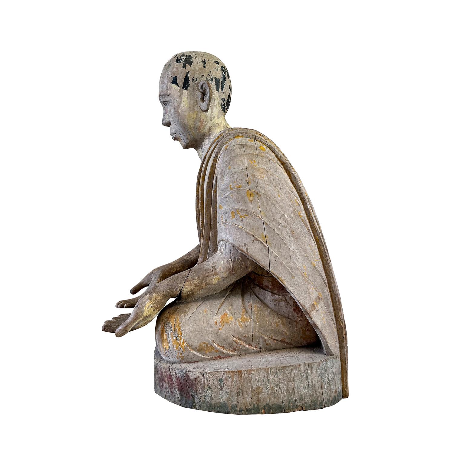 Asiatique Moine asiatique agenouillé du XVIIIe siècle en Anjali Mudra - Sculpture ancienne en bois de teck en vente