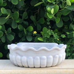 Lavabo antico in pietra calcarea intagliato a mano, XVIII secolo, con patina invecchiata
