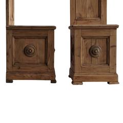 Französisches Paar Kathedralenstühle des 19. Jahrhunderts - Beistellstühle aus antikem Nussbaumholz