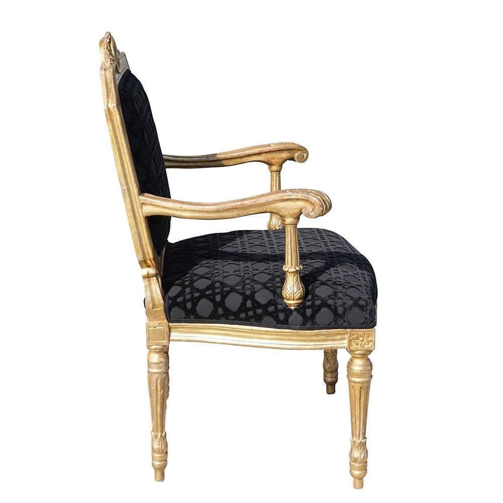 Paar antike schwarze italienische Sessel aus vergoldetem Holz aus dem 18. Jahrhundert, Fauteuils (Louis XVI.) im Angebot