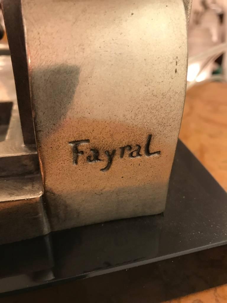 Lampe de table Art Déco féminine en bronze signée par Fayral en vente 5