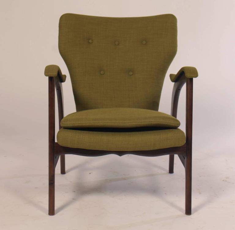 Pair of Mid Century Modern Club Chairs For Sale at 1stdibs