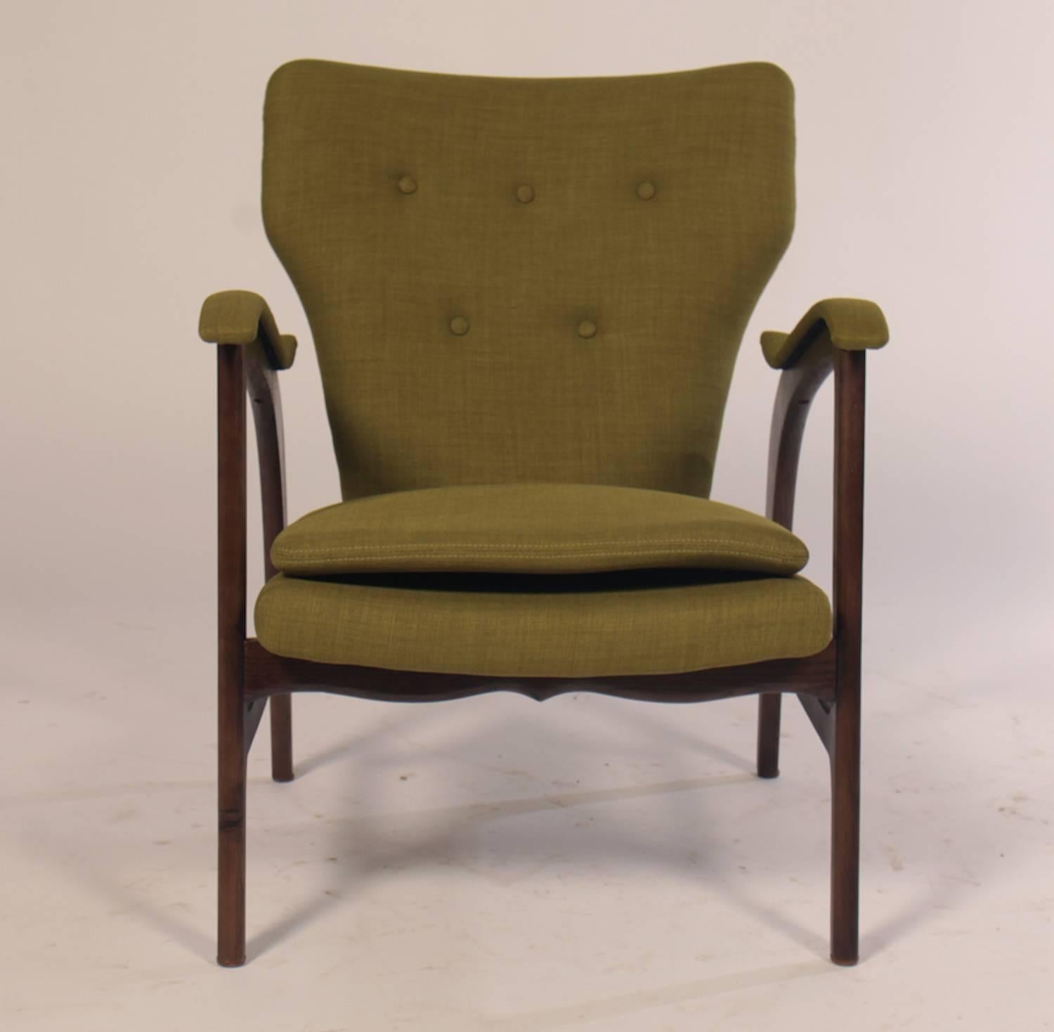 A pair of Mid-Century Modern  club chairs / armchairs with green upholstered fabric. 