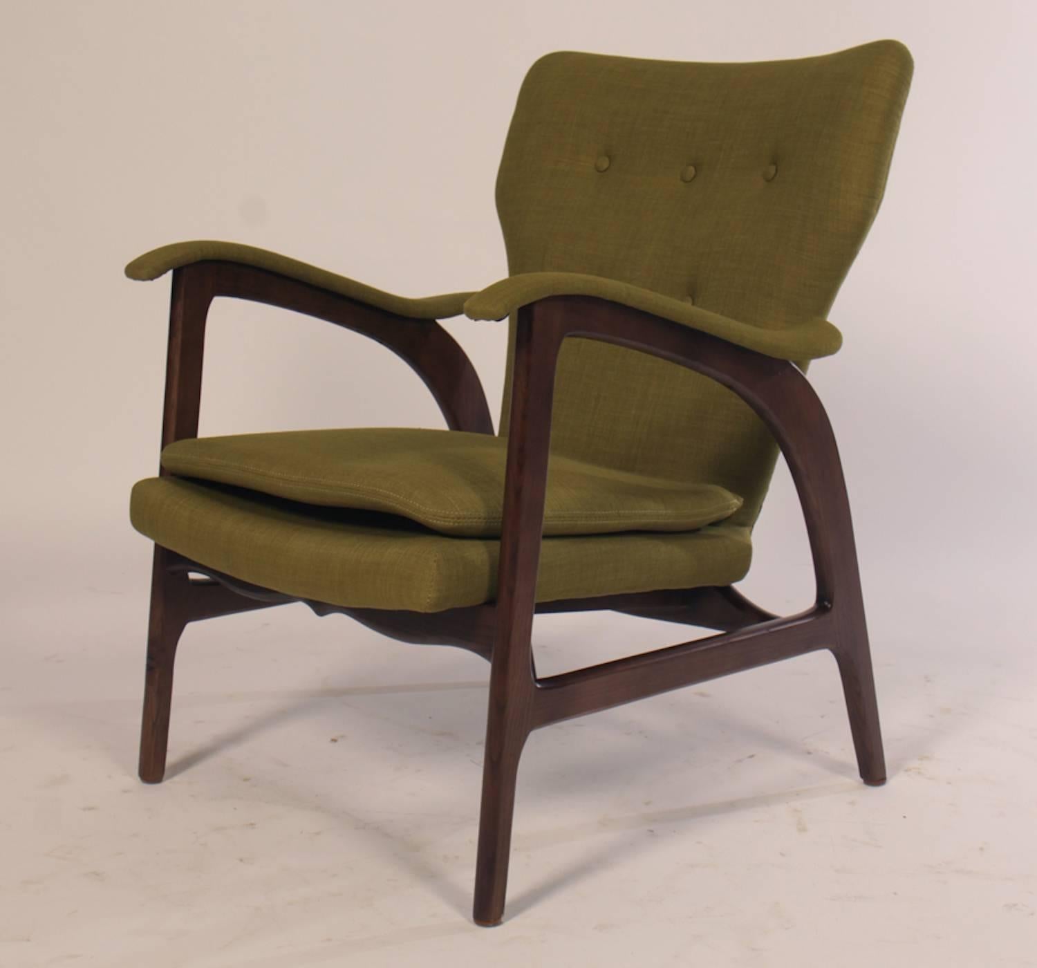 Mid-Century Modern Pair of Mid Century Modern Club Chairs 