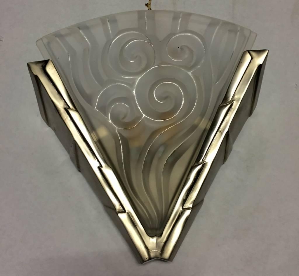 A pair of French Art Deco wall sconces by the French artist “Degue“ in clear frosted molded glass shades held by geometric V shape bronze brackets design. Sconces can be re-plated upon request, 


