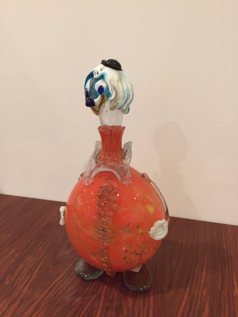 This Italian hand blown Murano glass clown decanter with stopper is very cute. Great glass work and very functional. 