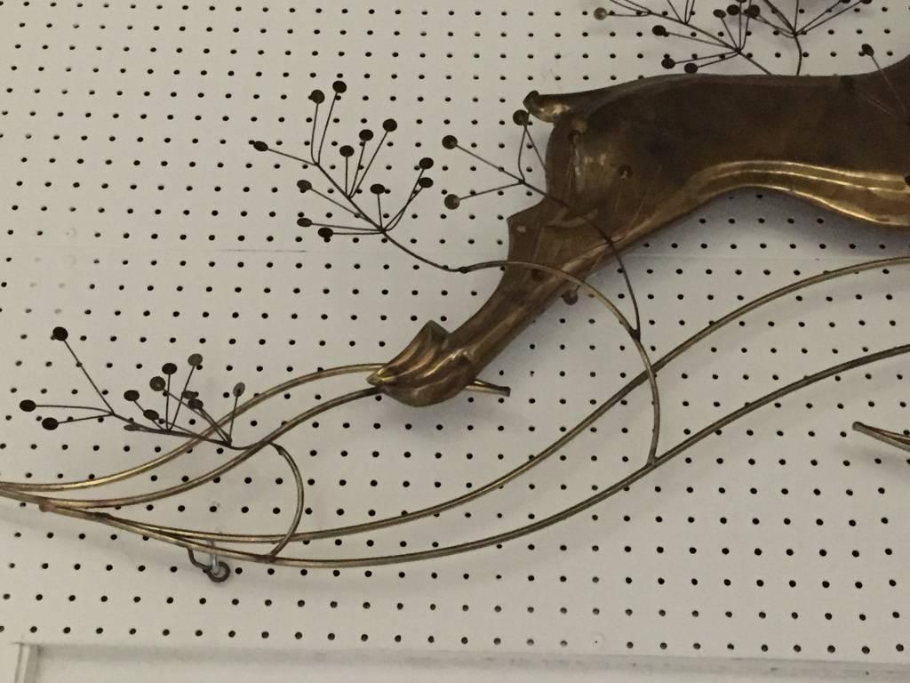 Mid-Century Modern Sculpture murale de style Art Déco « Cerf en train de courir » de C. Jere en vente