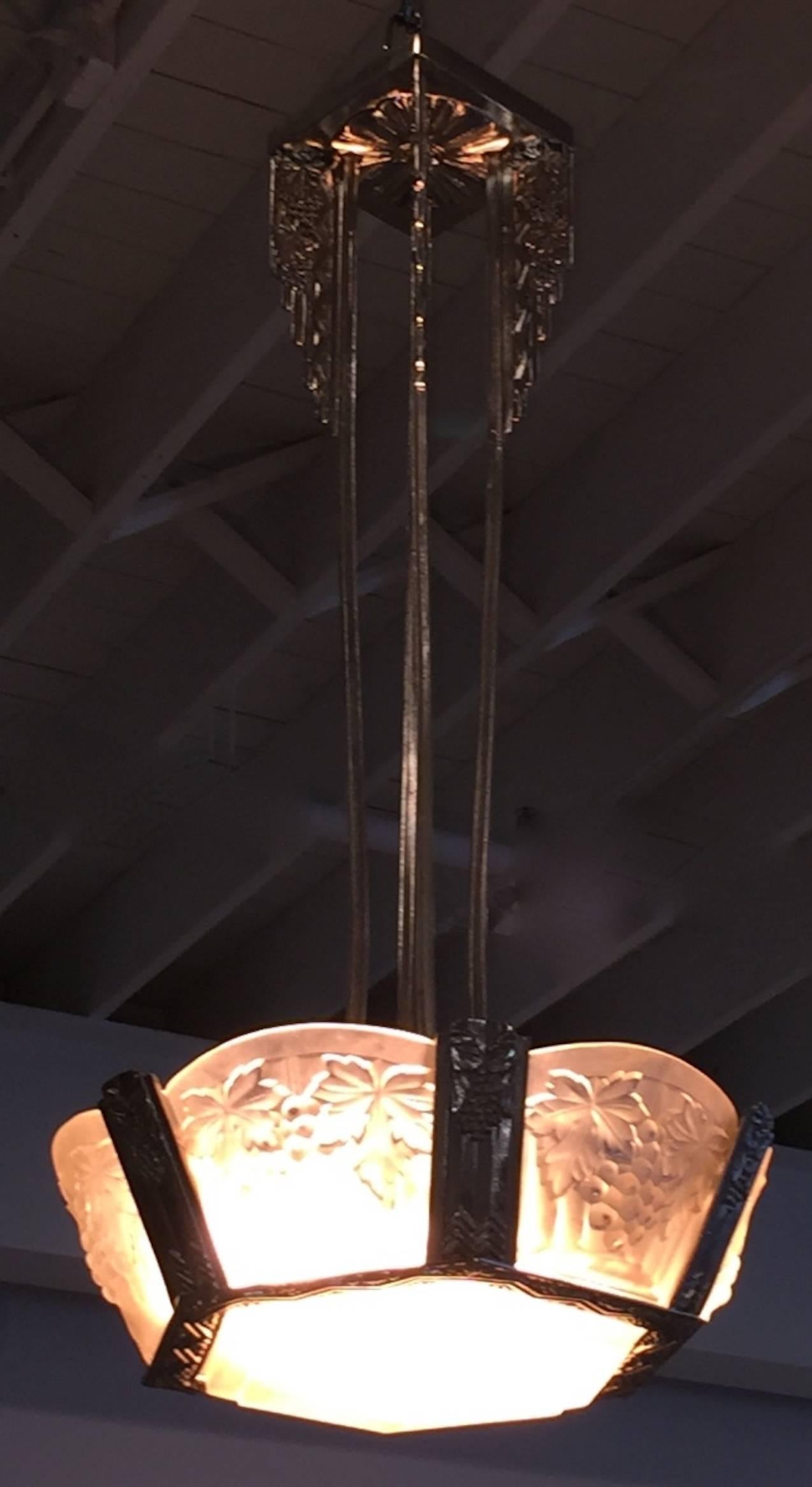 XX secolo Bellissimo lampadario francese Art Deco in vendita