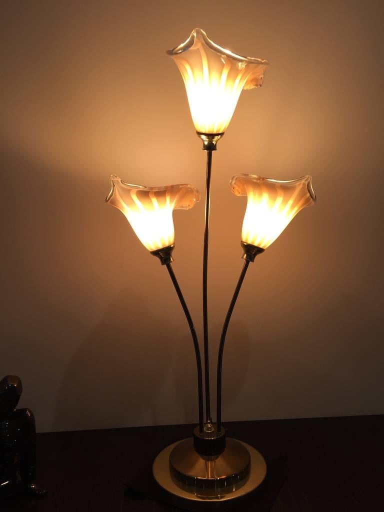 Italienische Murano mundgeblasene Kalla-Lilien Mid-Century Tischlampe im Angebot 3
