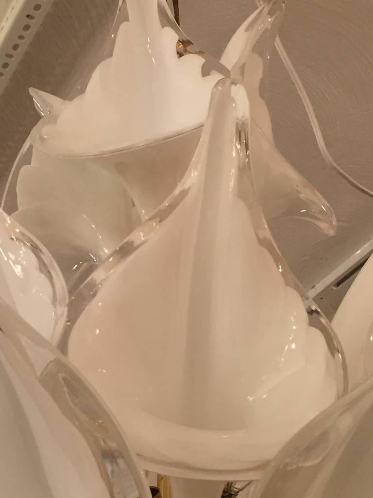 Mid-Century Italienischer moderner Kammer-Kronleuchter Calla Lily aus mundgeblasenem Muranoglas (Moderne der Mitte des Jahrhunderts) im Angebot