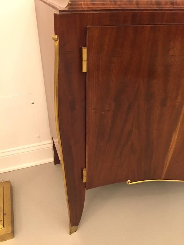 Buffet a farfalla con intarsio in madreperla Art Déco francese di Jules Leleu in vendita 3