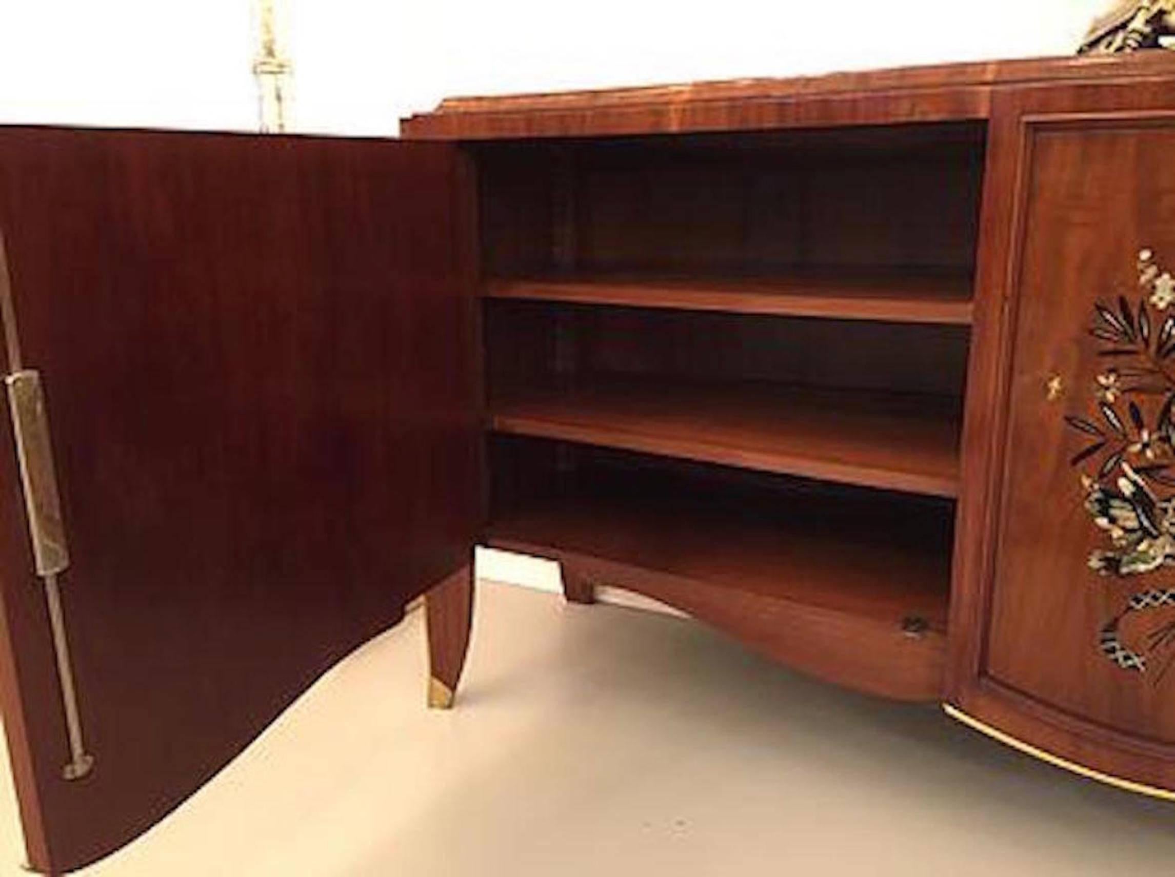 Buffet a farfalla con intarsio in madreperla Art Déco francese di Jules Leleu in vendita 4